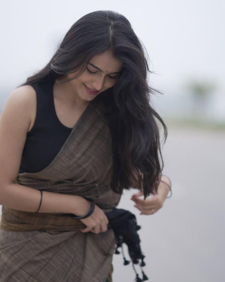 நீ கட்டும் சேல மடிப்புல நான் கசங்கி போனேன்டி!!