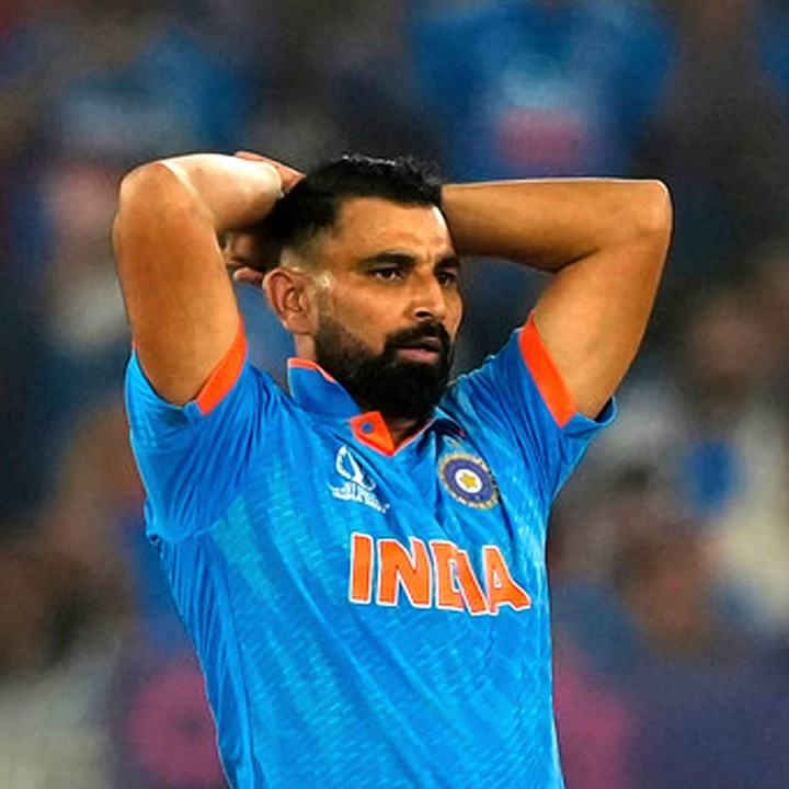 রাজপুত সিন্দার নামে এক ব্যক্তি খুনের হুমকি দিয়ে ইমেল করেছেন মহম্মদ শামিকে। এই ঘটনায় উদ্বিগ্ন বাংলার জোরে বোলারের পরিবারের সদস্যেরা। তদন্ত শুরু করেছে উত্তরপ্রদেশ পুলিশ।