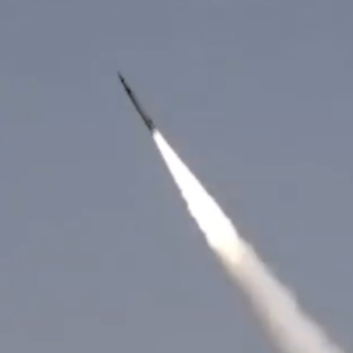 পাক সেনার আন্তঃবাহিনী জনসংযোগ দফতর (আইএসপিআর)-এর তরফে সোমবার ১২০ কিলোমিটার পাল্লার ‘ফতেহ্‌’ ক্ষেপণাস্ত্রের পরীক্ষার কথা জানানো হয়েছে।