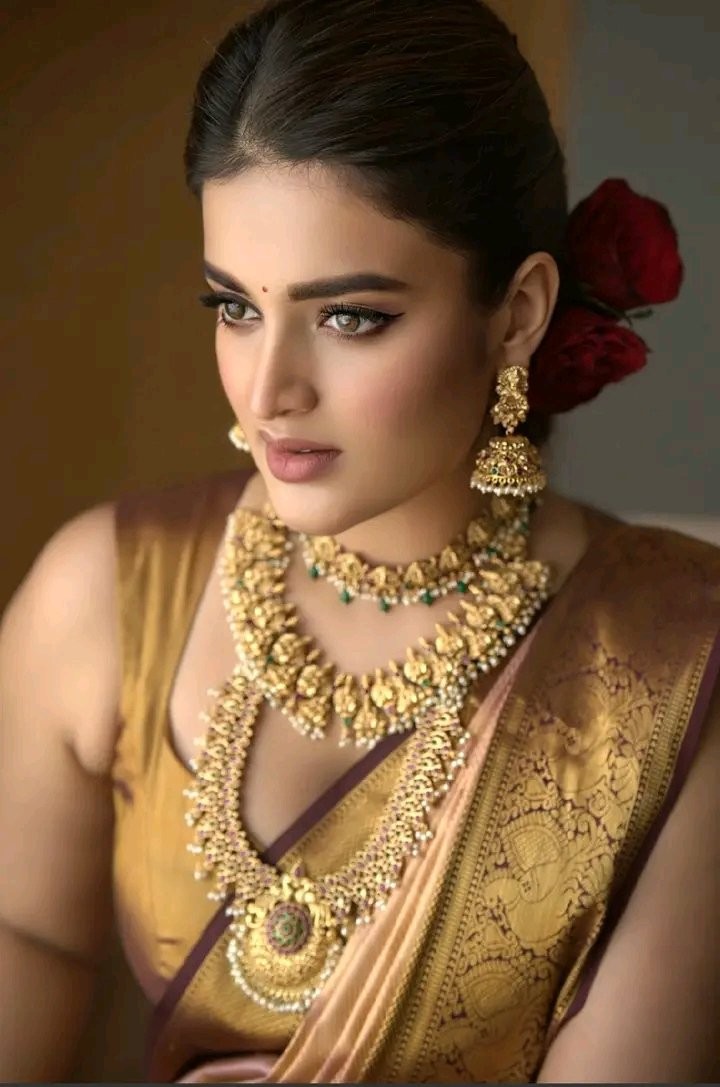 Nidhhi Agerwal