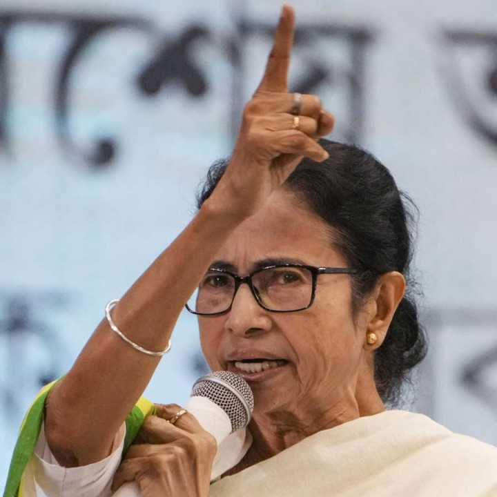 সিএএ (নাগরিকত্ব সংশোধনী আইন), এনআরসি (জাতীয় নাগরিকপঞ্জি)-র কথা স্মরণ করিয়ে দিয়ে সংশোধিত ওয়াকফ আইন নিয়ে সংখ্যালঘুদের বার্তা দিতে চাইলেন বাংলার মুখ্যমন্ত্রী মমতা বন্দ্যোপাধ্যায়।