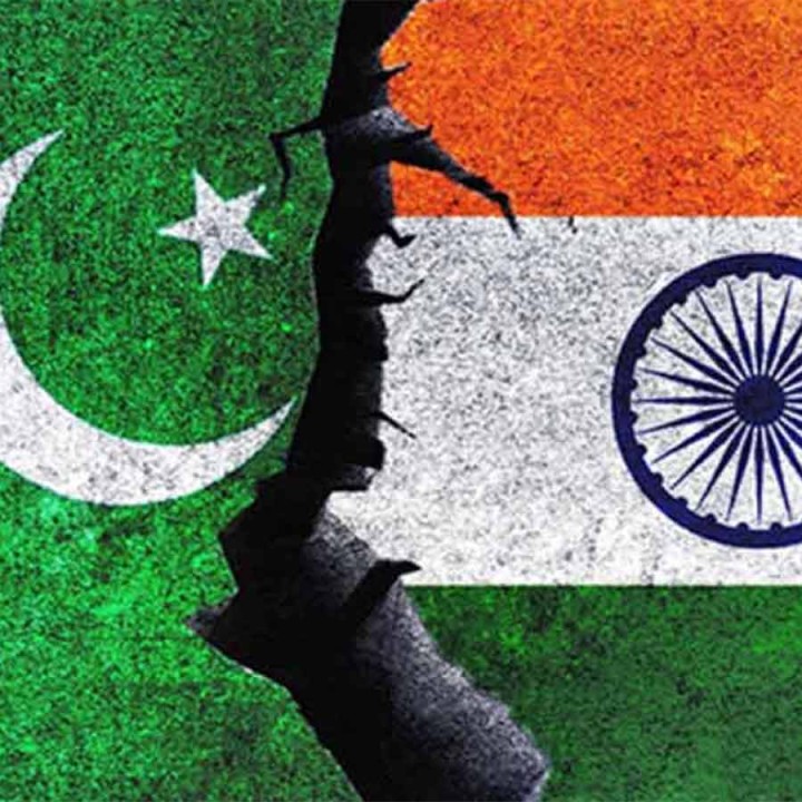 পাকিস্তানের পঞ্জাব প্রদেশের বহাওয়ালপুরে এবং পাক অধিকৃত কাশ্মীরের মুজফ্ফরাবাদে ক্ষেপণাস্ত্র ছুড়ে ভারত আঘাত হেনেছে বলে কয়েকটি সমাজমাধ‍্যম পোস্টে দাবি করা হয়েছে।