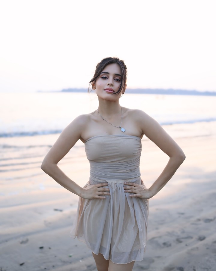 Mere jeevan ki sabse badi khushi hai teri pyaar bhari nazar