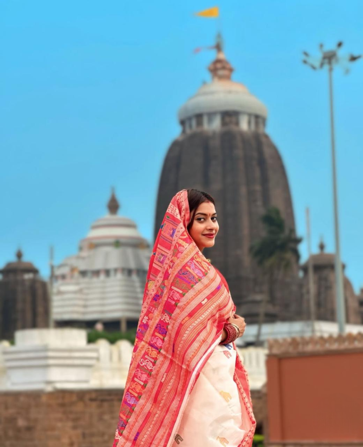କେତେ ସୁନ୍ଦର ଲାଗୁଛି