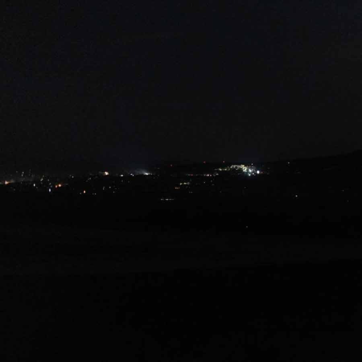 ভোরে জম্মু ও কাশ্মীরের পুঞ্চে হঠাৎই বিস্ফোরণের শব্দ শোনা যায়। এই শব্দ কিসের এবং এর উৎসস্থল কোথায়, তা এখনও স্পষ্ট নয়। সংবাদ সংস্থা এএনআই জানিয়েছে, নিয়ন্ত্রণরেখা বা এলওসি-র কাছে শব্দটি শোনা গিয়েছে। তাদের প্রতিবেদনে জানানো হয়েছে, বিস্ফোরণের শব্দ পাওয়ার পরেই জম্মু ও কাশ্মীরের প্রায় সব জায়গাকে ফের ‘ব্ল্যাকআউট’ করে দেওয়া হয়।