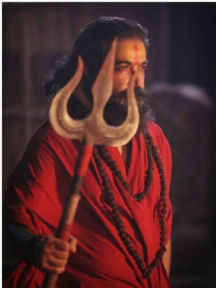 ‘দেবী চৌধুরাণী’ সিনেমায় ভবানী ঠাকুর রুপে প্রসেনজিৎ।