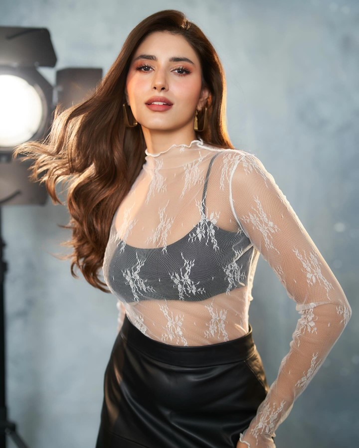 Teri muskan mere liye hai ek pyaar ki alag cheez