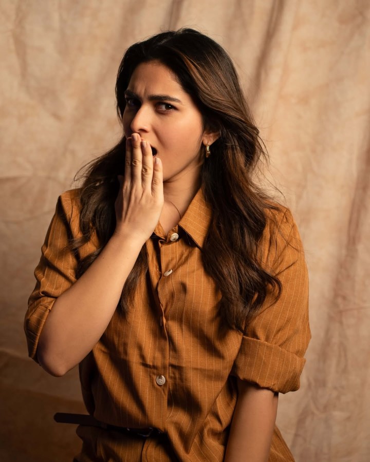 அழகே பொறாமை கொள்ளும் பேரழகு..