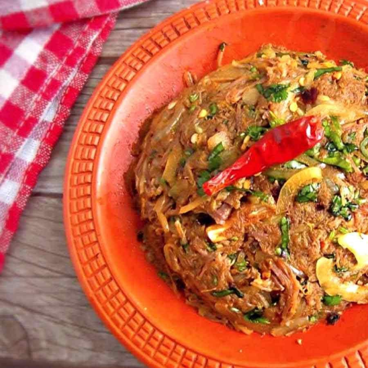 নাম মাংসের নাগা ভর্তা। নাম দেখেই বোঝা যায় এই রান্না নাগাল্যান্ডের খাদ্য সংস্কৃতি থেকে প্রভাবিত। কিন্তু রান্নাটি বাংলার হেঁশেলে নেহাত অপরিচিত নয়।