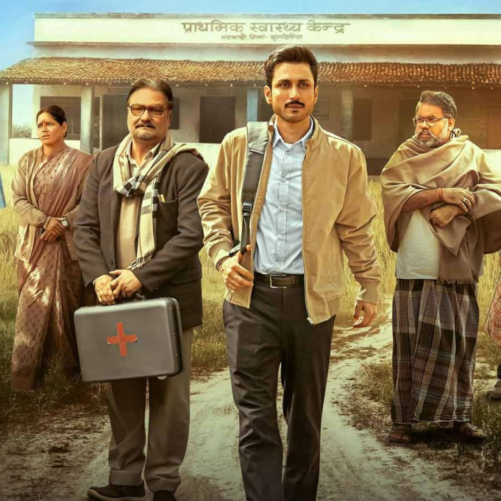 ওটিটির পর্দায় যখন ‘পঞ্চায়েত’ হিট হয়েছে, তখন সেই একই মোড়কে আরও একটি গল্প ফেঁদে ফেললেন ‘টিভিএফ’ স্রষ্টারা।কেমন হল তাদের নতুন সিরিজ ‘গ্রাম চিকিৎসালয়’।