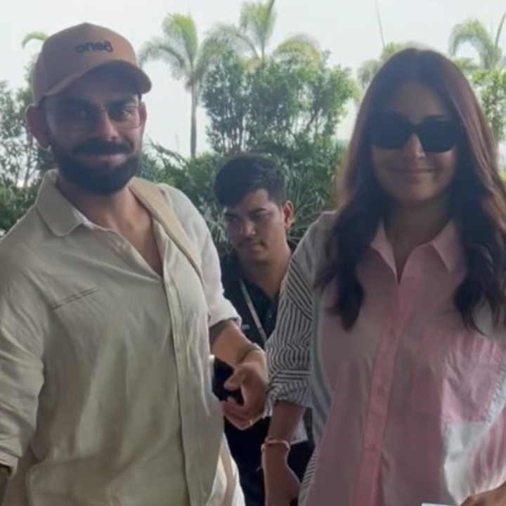 টেস্ট ক্রিকেট থেকে অবসর ঘোষণার ঠিক আগে মুম্বই বিমানবন্দরে দেখা গিয়েছিল বিরাট কোহলিকে। সঙ্গে ছিলেন তাঁর অভিনেত্রী স্ত্রী অনুষ্কা শর্মাও। তাঁরা কোথায় যাচ্ছেন, জানা যায়নি তখন। তৈরি হয় জল্পনা।