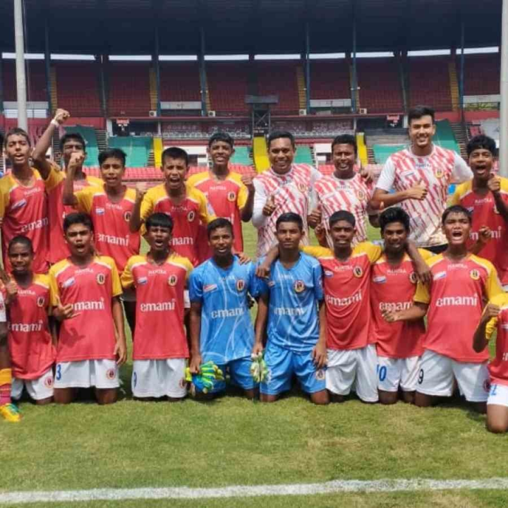 এআইএফএফ জুনিয়র লিগে বড় জয় পেল ইস্টবেঙ্গল। ভুনা ফুটবল ক্লাবকে ৯-১ গোলে হারিয়েছে তারা। হ্যাটট্রিক করেছে লাল-হলুদের শিশির সরকার।