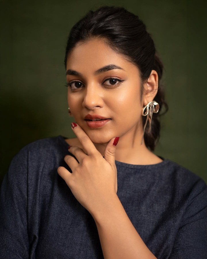 அழகுப்பதுமை