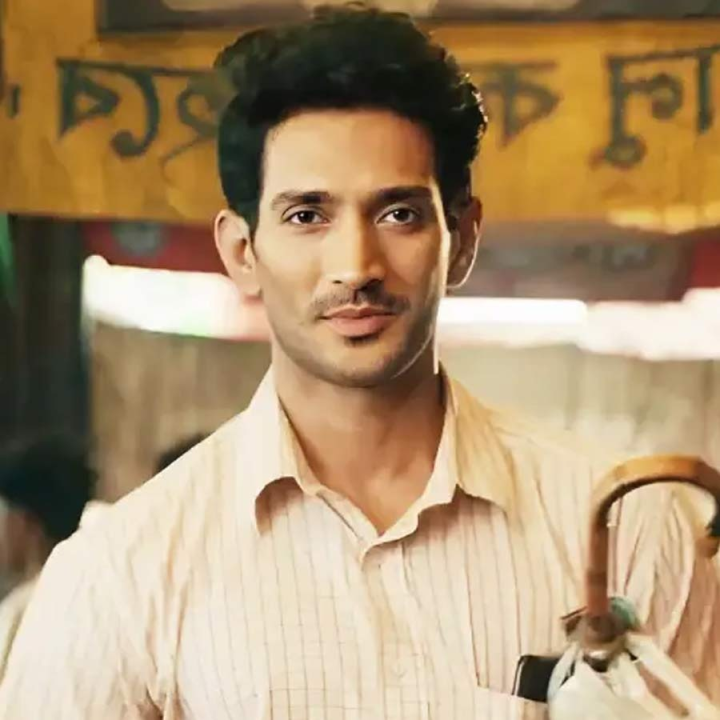 অভিনেতা-অভিনেত্রীদের অনেকেই দাবি করেন, টিআরপি তাঁদের খুব একটা ভাবায় না! তবে এই নম্বরের নিরিখেই বিচার হয় কোন ধারাবাহিকের মেয়াদ কত দিন হবে।  চলতি সপ্তাহে প্রথম স্থানে নিজের জায়গা করে নিয়েছে নতুন ধারাবাহিক ‘পরশুরাম আজকের নায়ক’।