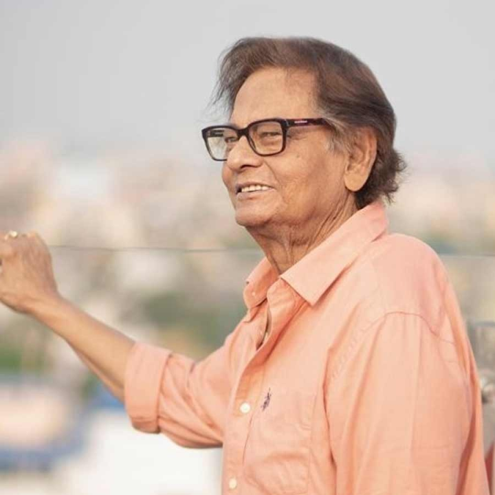 কিডনি সংক্রান্ত সমস্যা নিয়ে হাসপাতালে চিকিৎসাধীন পরিচালক প্রভাত রায়। ডায়ালিসিস করিয়ে আসার পর ফের অসুস্থ হয়ে পড়েন পরিচালক।