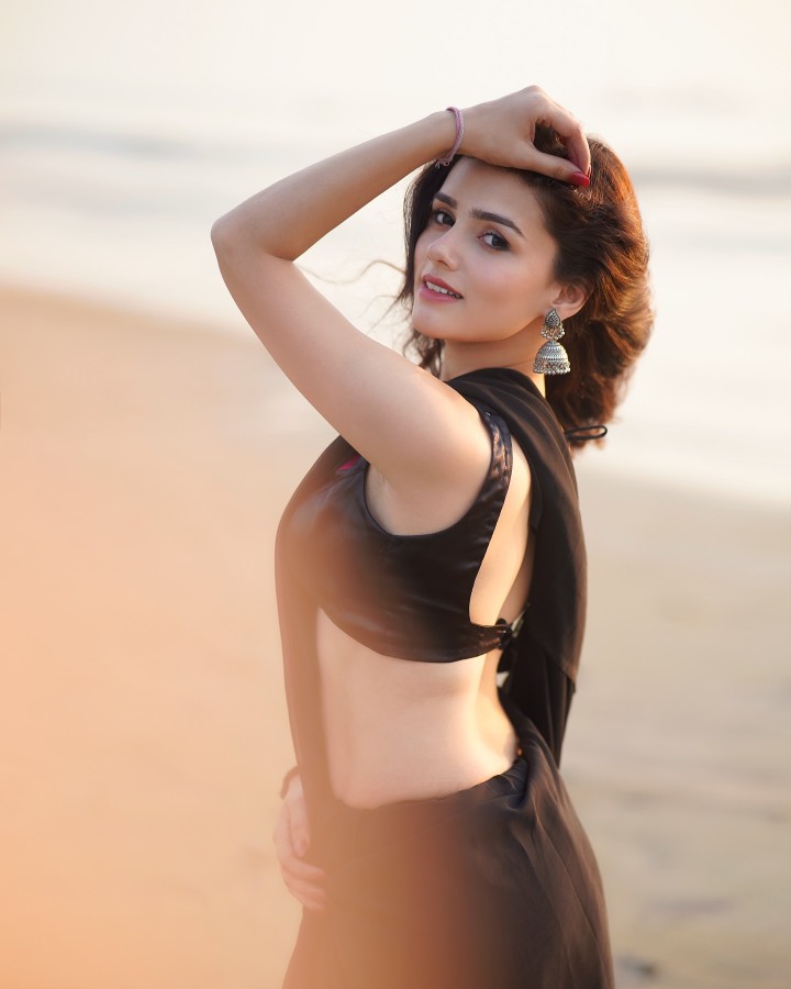 Tumhari tasveer mere jeevan ko sajaa deti hai