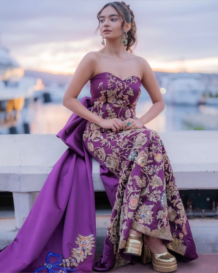 Anushka Sen looks stunning