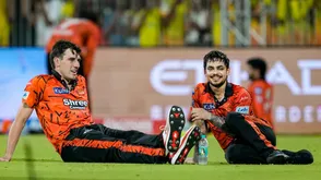 কামিন্সের বোলিং, ইশানের ব্যাটিংয়ে ভর করে চেন্নাইকে হারিয়ে প্লে-অফে হায়দরাবাদ