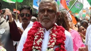 দেবাশিস কুমারের বাড়িতে আয়কর দফতরের হানা, ভোটের মুখে অস্বস্তিতে রাসবিহারীর তৃণমূল প্রার্থী