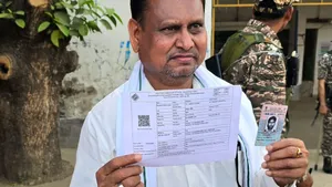 হুমায়ুন কবীরকে ঘিরে 'গো ব্যাক', 'চোর' স্লোগান, মুর্শিদাবাদে ভোট চলাকালীন তীব্র উত্তেজনা