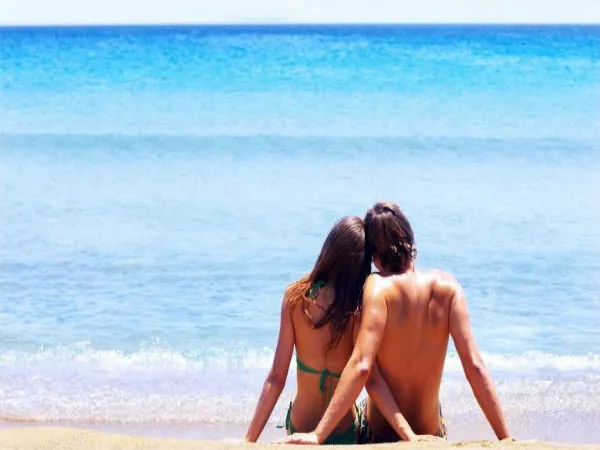 Dik ayolning oyoqlarini sikadi Kamming qichqiriqlari bilan rus porno