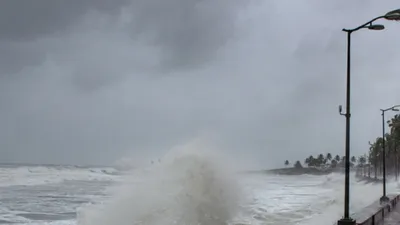 Karnataka में अगले तीन दिन भारी बारिश का खतरा, IMD का रेड और ऑरेंज अलर्ट जारी, बेंगलुरू में कैसा रहेगा मौसम?
