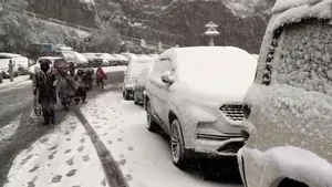 560 Roads Closed Electricity Hit Himachal Pradesh Faces Disruptions Amid First Snowfall Of The Yea 7976941.html