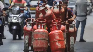 Lpg Price Hike Domestic Cylinder Costlier By 60 Commercial Lpg Up 115 Across India 8019029.html