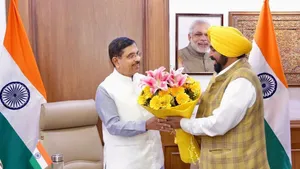 CM Bhagwant Mann Meets Union Minister Pralhad Joshi, Flags Grain Crisis, ₹9,000 Crore Dues & Farmers’ Concern