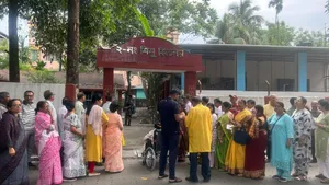 West Bengal Phase 1 Polls: 41.11% Voter Turnout Till 11 AM, Paschim Medinipur Leads As EVM Glitches Reported 
