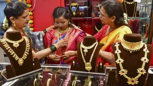 Chennai Gold Rate Today April 22 22k Hovers Around 14185 Know Which Jewellery Shop Offers Gold 8065735.html