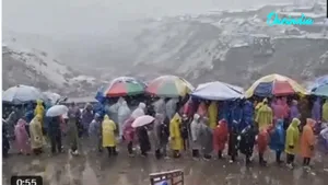 Heavy Snowfall At Kedarnath, Yet Devotees Continue Standing In Long Queues Amid Freezing Temperatures, Watch