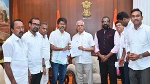Tamil Nadu: TVK Chief Vijay Arrives at Lok Bhavan for Crucial Fourth Meeting With Guv After He Gains Majority 