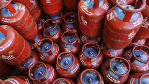 Commercial LPG Cylinder Prices Increased From June 1; Delhi Rate Crosses Rs 3,100