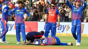 Lungi Ngidi Accident: SA Pacer Taken To Hospital After Heavy Fall, Ambulance On Ground; IPL Teams Unite 