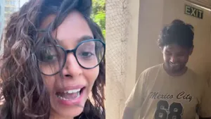 Woman Leaves Door Open, Delivery Man Waits Back To Guard Her Home And Pet Cat