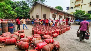 LPG Crunch Pushes Cylinder Waiting Period Beyond 30 Days In Cities
