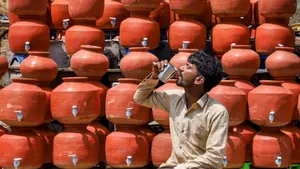 Bengaluru Weather Swelters as IMD Warns Heatwave with Orange, Yellow Alerts Across Karnataka