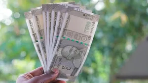 Rupee Hits Record Low of 95.85/USD As Energy Risk Worries Deepen