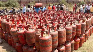 Modi Govt Cuts Subsidised LPG Cylinders Under Ujjwala From 9 To 4 Refills