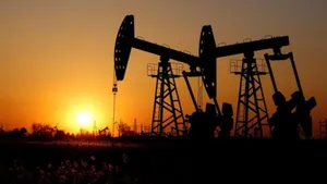 Oil Market Faces Supply Flood as 160 Million Barrels Wait at Hormuz Gates