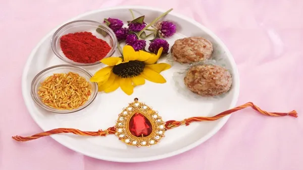 Raksha Bandhan 2022 : રક્ષાબંધન પર બની રહ્યા છે 4 શુભ સંયોગ, જાણો રાખડી બાંધવાનો શુભ સમય | Raksha Bandhan 2022 : 4 auspicious coincidences are happening on Rakshabandhan, know the auspicious time to tie Rakhi - Gujarati Oneindia