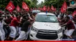 Kerala Cpi M Workers Attack Ed Vehicles Thiruvananthapuram Ex Cm Pinarayi Vijayan Cmrl Case Raid 1572767.html