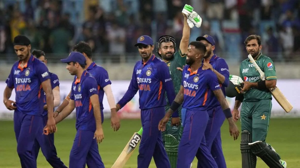 भारत के खिलाफ लगातार हार से बौखलाया पाकिस्तान, अब अंपायरिंग और ड्रेसिंग रूम को लेकर किया बेतुका दावा