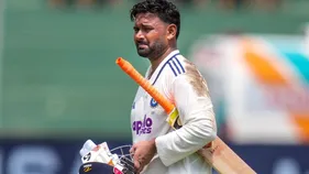 ऋषभ पंत लाइव मैच में बैटिंग छोड़ चले गए, कोलंबो टेस्ट में किस वजह से लिया यह फैसला?