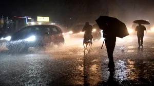 Maharashtra Weather: बेमौसम की बरसात ने किसानों को दी टेंशन, IMD ने कई जिलों के लिए जारी किया येलो अलर्ट