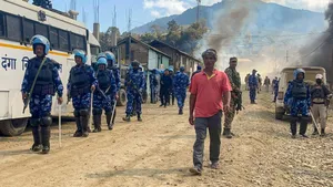 Manipur Violence: मणिपुर में फिर भड़की हिंसा, घरों में आगजनी के बाद कर्फ्यू और इंटरनेट बंद