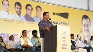 गुजरात में बोले अरविंद केजरीवाल- मुफ्त बिजली, इलाज, शिक्षा, हर महिला को हजार रुपए चाहिए तो AAP सरकार बनवाएं 