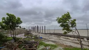 ओडिशा के मयूरभंज में भयानक तूफान ने मचाई तबाही, 70 घर हुए तबाह, हवा में उछली कारें 