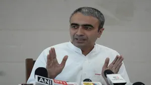 AAP का BJP पर गंभीर आरोप: गुजरात में बढ़ती लोकप्रियता से घबराकर इंस्टाग्राम पेज बंद कराया
